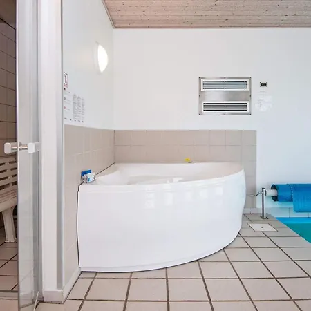 Luxury Retreat In Hejlsminde בית נופש